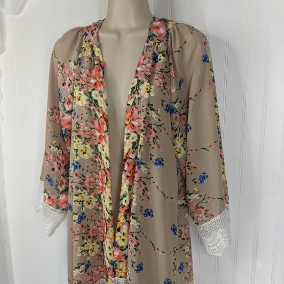 BOUTIQUE Crochet Trim Floral Kimono Sz L - Picture 3 of 12
